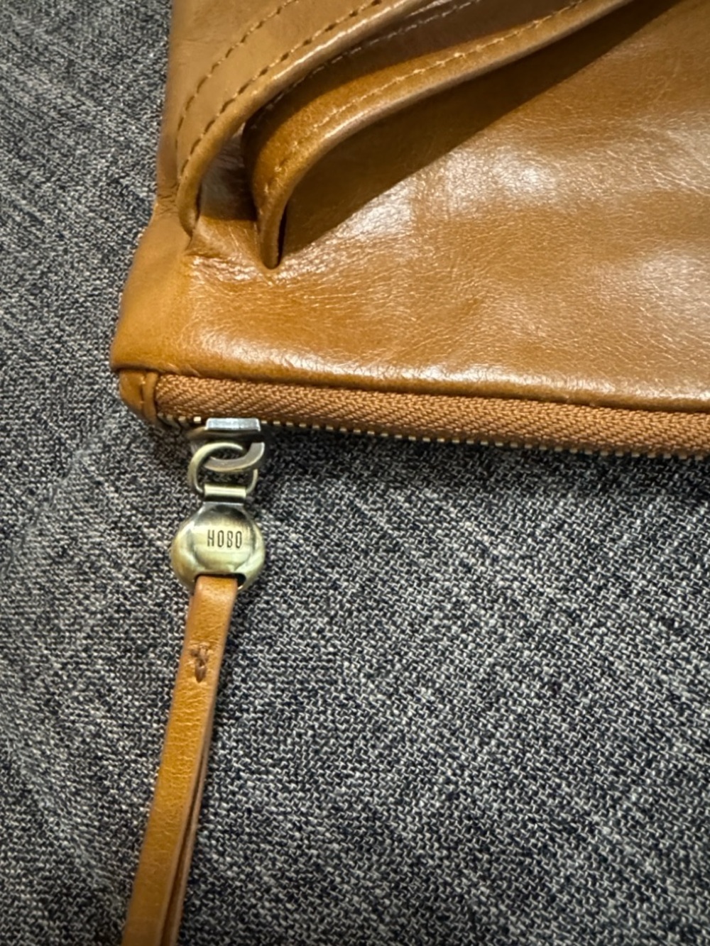 HOBO International Leather Wristlet Clutch Brown Soft Slouchy Zip - Picture 8 of 8